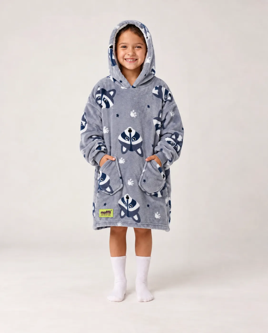 Girl standing wearing the Raccoon Kids Moffli, hood up